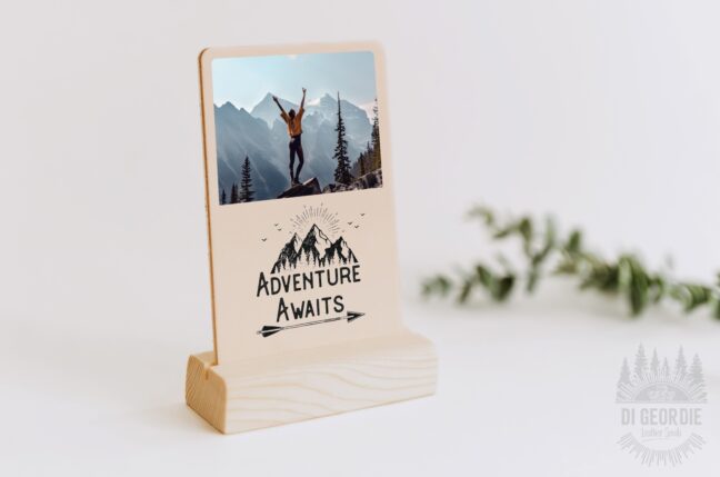 Плакет със снимка и Spotify песен, гласов, видео поздрав, рисунка или надпис на естествена кожа с масивно дърво