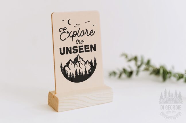 Плакет със снимка и Spotify песен, гласов, видео поздрав, рисунка или надпис на естествена кожа с масивно дърво